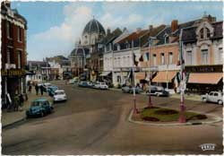henin litard beaumont place jean jaures eglise saint martin commerces automobiles voitures carte postale animee photo cp cpa