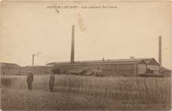 henin lietard usine atelier acierie sartiaux batiment champ de ble carte postale animee cp cpa